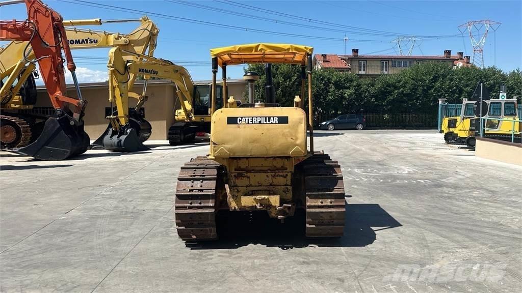 CAT D4D lánctalpas dózerek