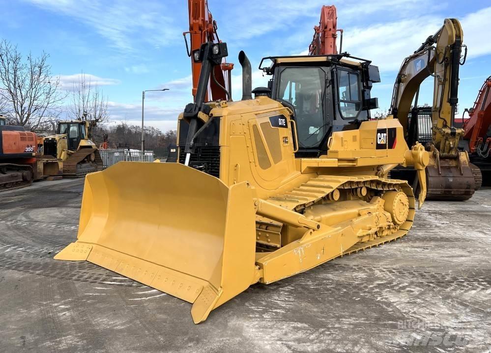 CAT D7E lánctalpas dózerek