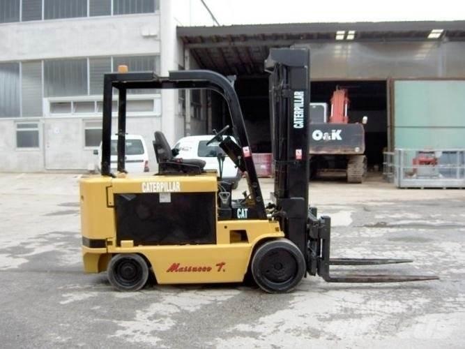 CAT M100D Elektromos targoncák