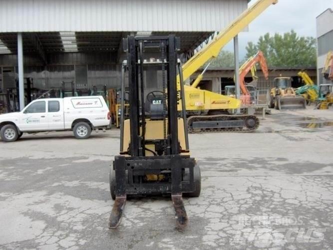 CAT M100D Elektromos targoncák