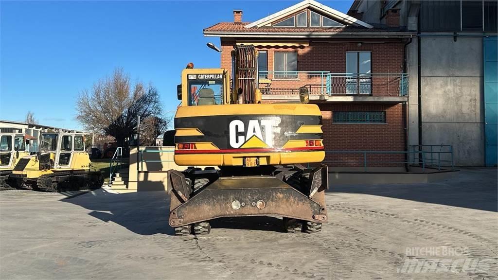 CAT M315 Gumikerekes kotrók