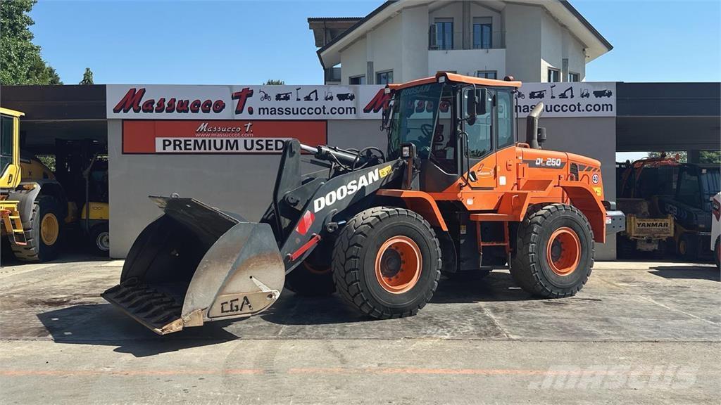 Doosan DL250-5 Gumikerekes homlokrakodók