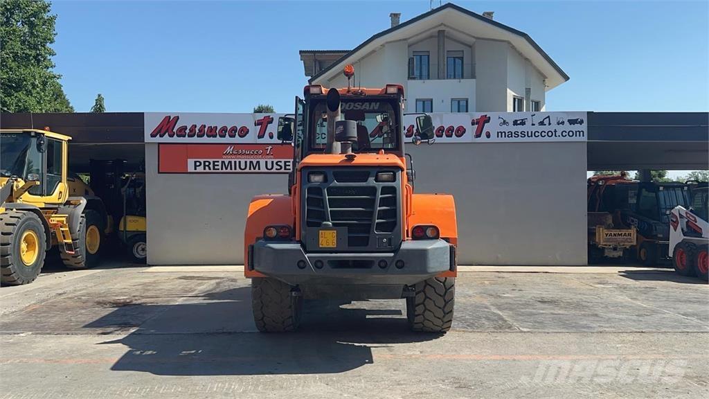 Doosan DL250-5 Gumikerekes homlokrakodók