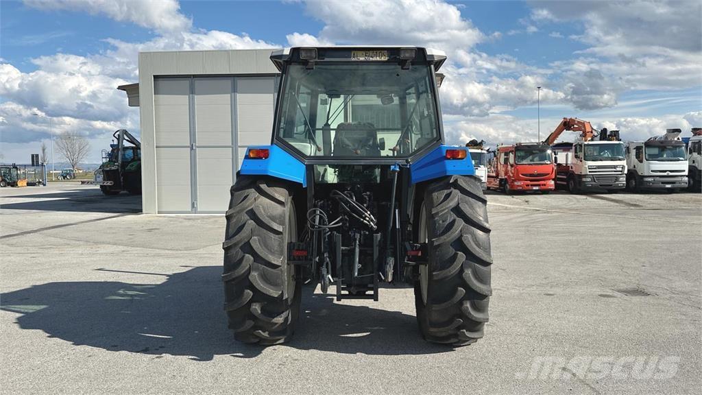 Ford 8240 4x4 Hóeltakarítók