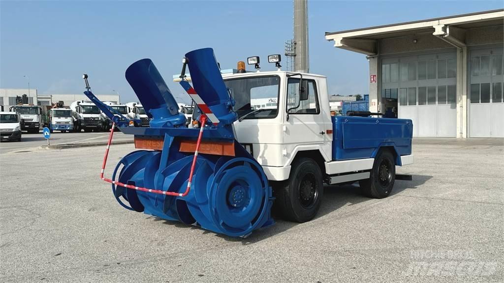 Fresia F60 4X4 Hóeltakarítók