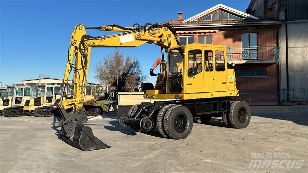 Fuchs MHB 230 ZW 4x4 Gumikerekes kotrók