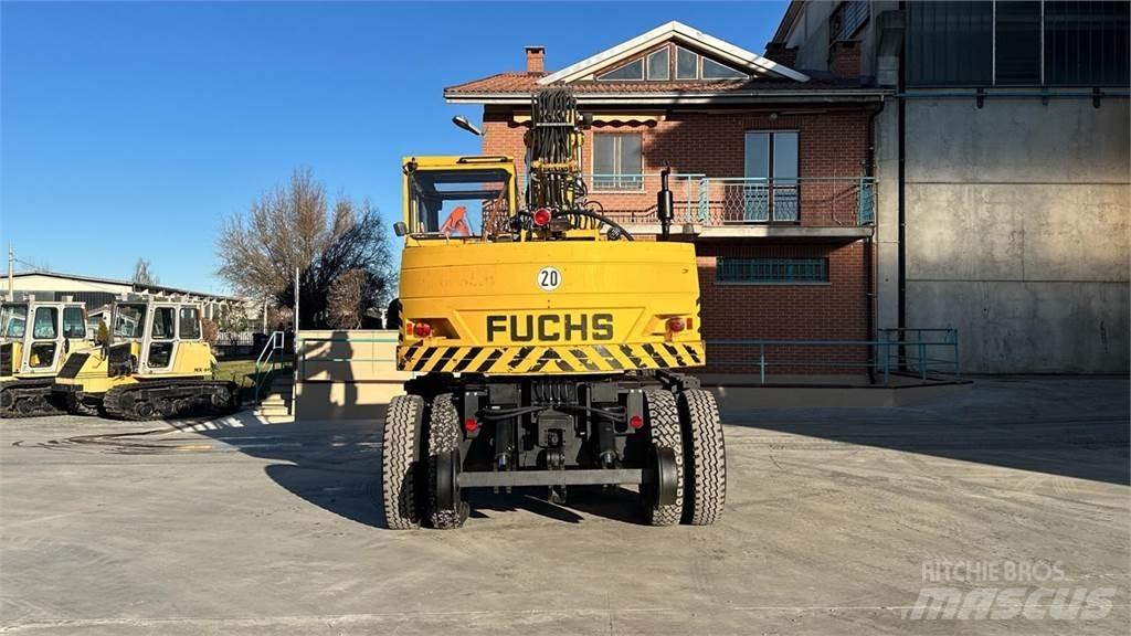 Fuchs MHB 230 ZW 4x4 Gumikerekes kotrók