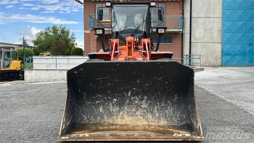 Hitachi ZW140-5B Gumikerekes homlokrakodók