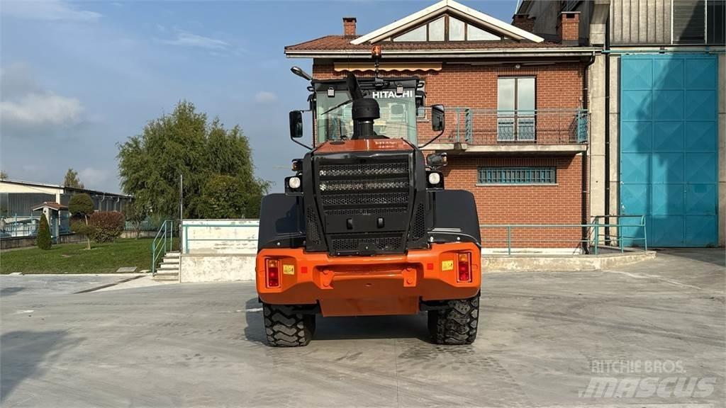 Hitachi ZW180-5B Gumikerekes homlokrakodók