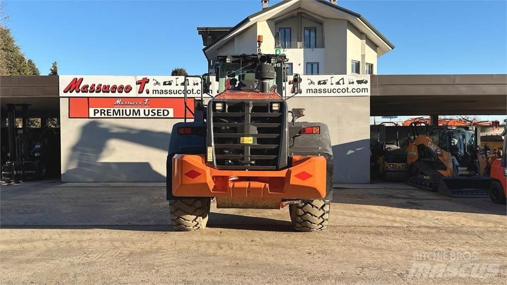 Hitachi ZW220-6 Gumikerekes homlokrakodók