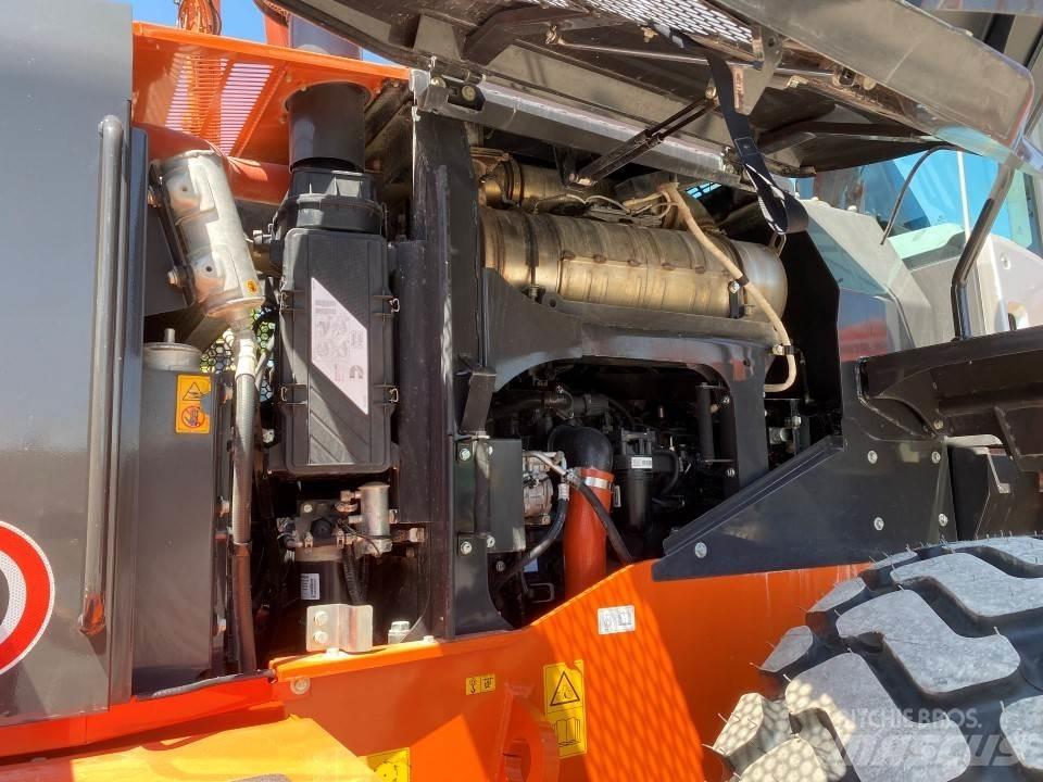 Hitachi ZW250-6 Gumikerekes homlokrakodók