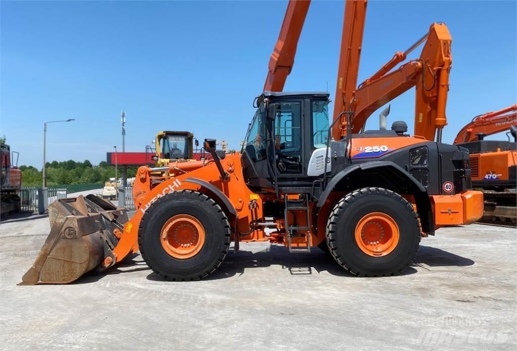 Hitachi ZW250-6 Gumikerekes homlokrakodók