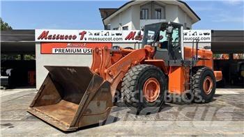 Hitachi ZW330 Gumikerekes homlokrakodók