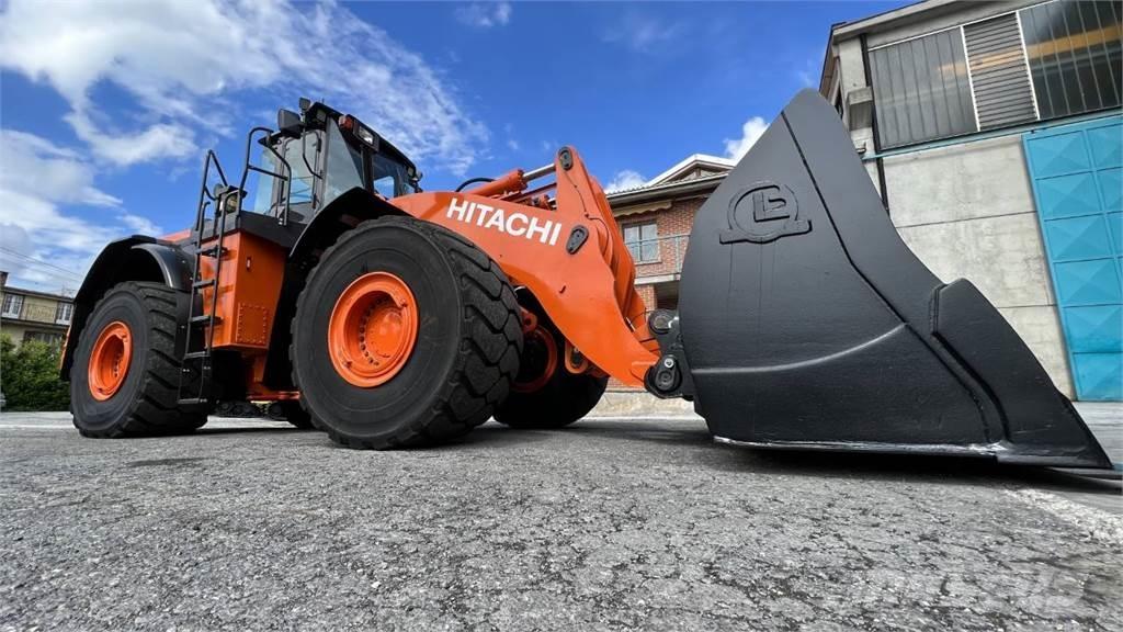 Hitachi ZW370-6 Gumikerekes homlokrakodók