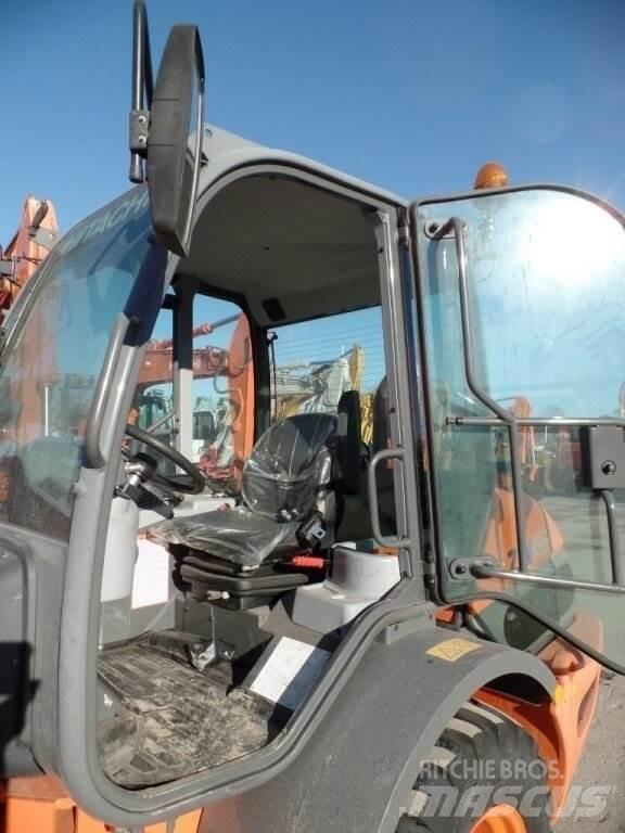 Hitachi ZW65 Gumikerekes homlokrakodók
