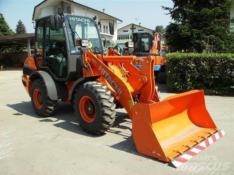 Hitachi ZW65 Gumikerekes homlokrakodók