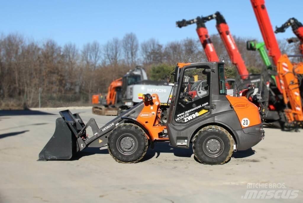 Hitachi ZW95 Gumikerekes homlokrakodók