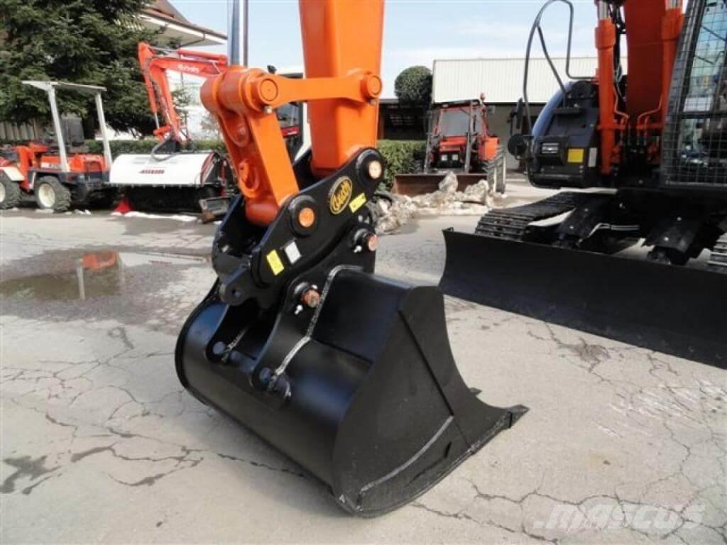 Hitachi ZX135 US-6 Erdészeti Kotrók