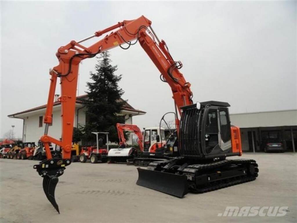 Hitachi ZX135 US-6 Erdészeti Kotrók