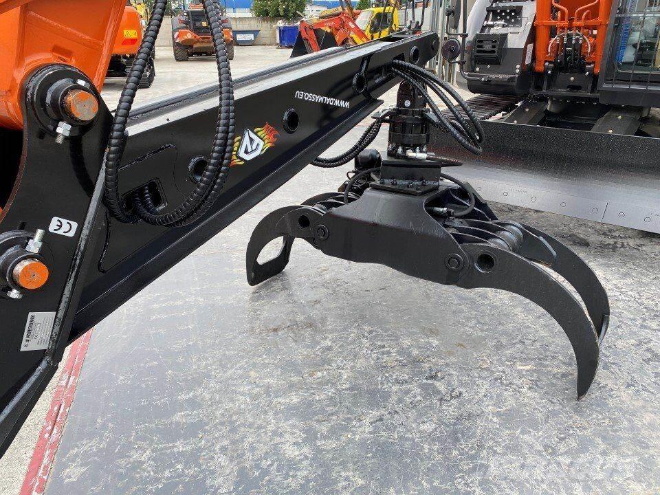 Hitachi ZX135US-6 Erdészeti Kotrók