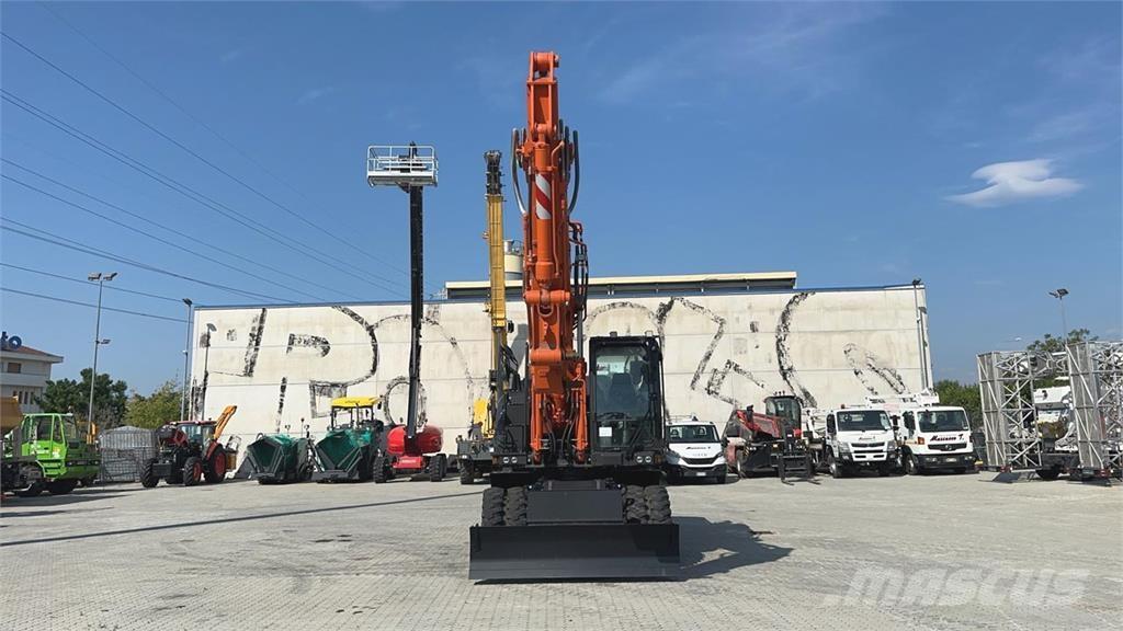 Hitachi ZX220W-7 Gumikerekes kotrók