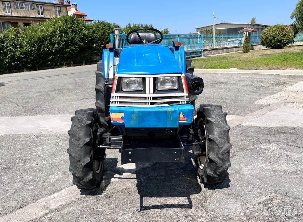 Iseki 240 4x4 Hóeltakarítók