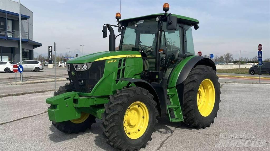 John Deere 6090MC 4X4 Hóeltakarítók