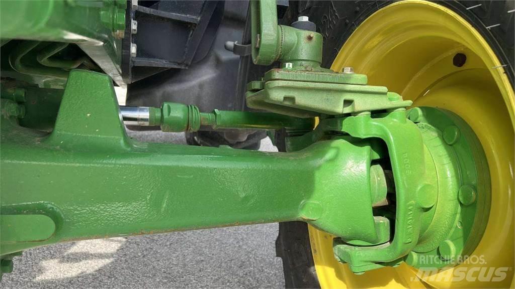 John Deere 6090MC 4X4 Hóeltakarítók