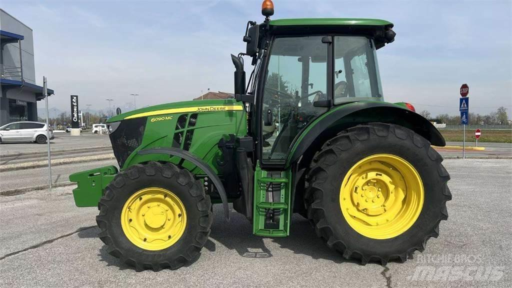John Deere 6090MC 4X4 Hóeltakarítók