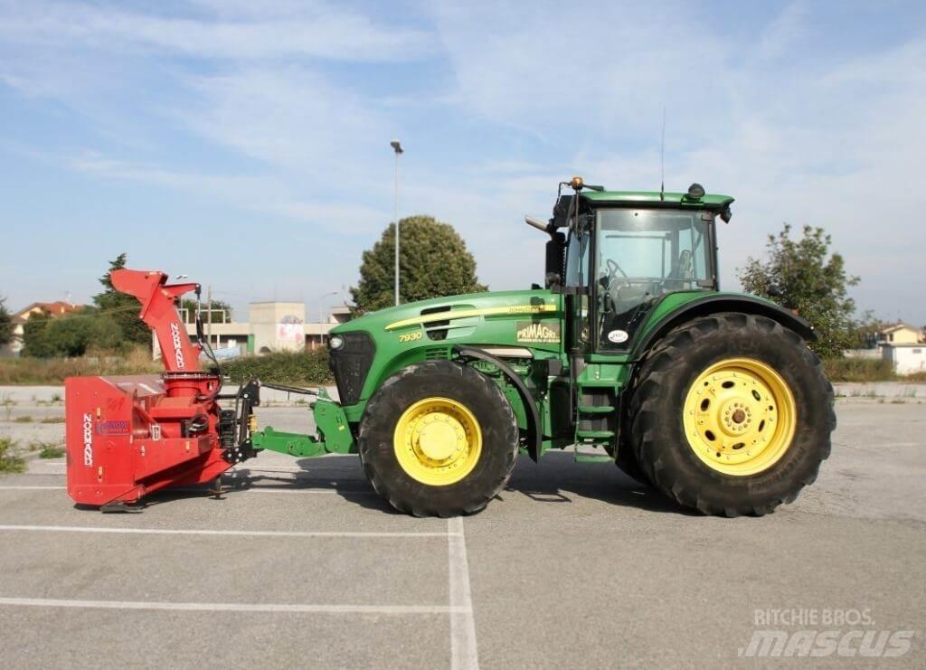 John Deere 7930 4X4 Hóeltakarítók