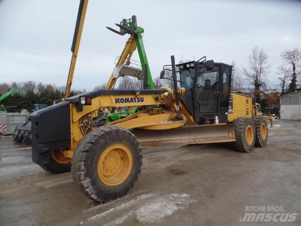 Komatsu GD675-5 lánctalpas dózerek