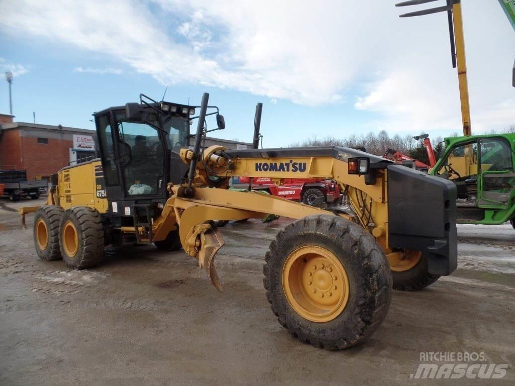 Komatsu GD675-5 lánctalpas dózerek