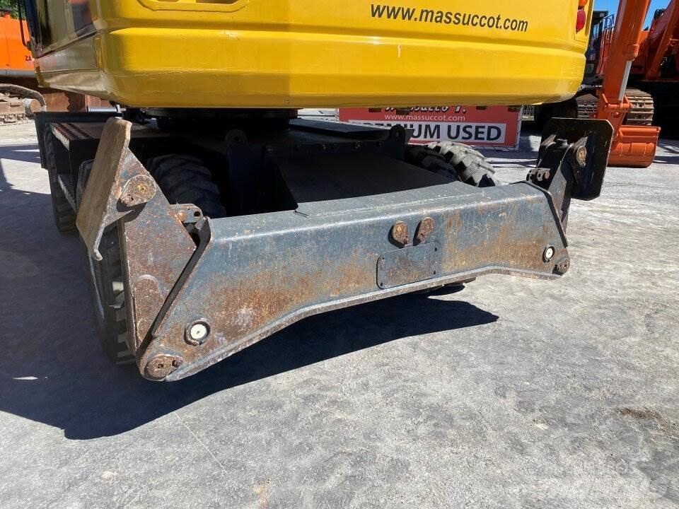 Komatsu PW200 7K Gumikerekes kotrók