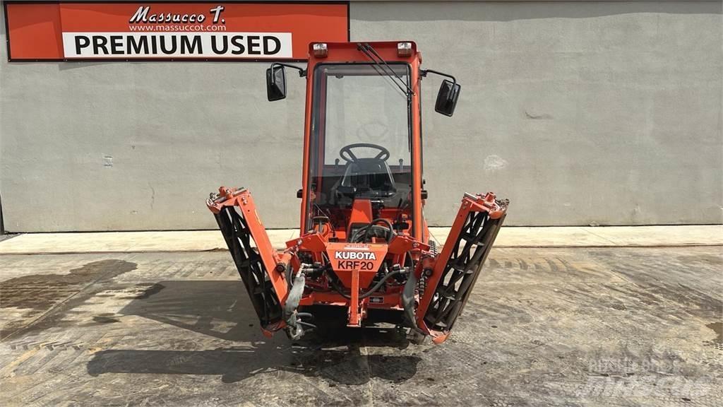 Kubota F2400 4X4 Hóeltakarítók