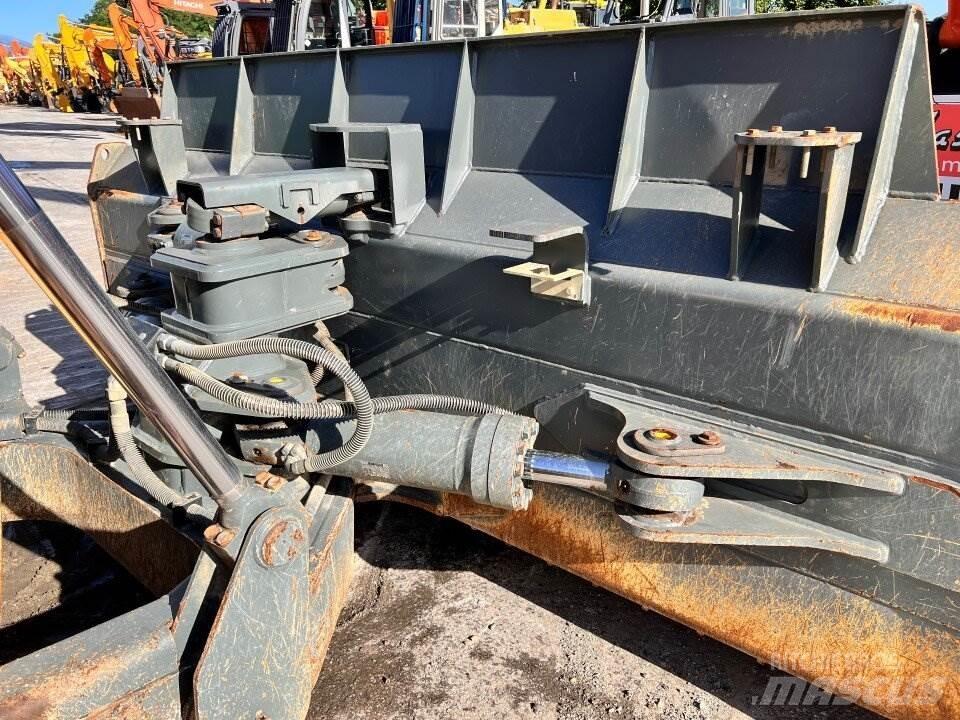 Liebherr 736 lánctalpas dózerek