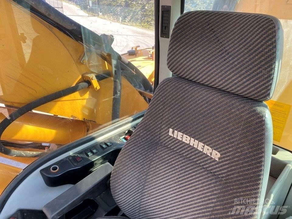 Liebherr A316 Gumikerekes kotrók