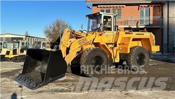 Liebherr L 551 Gumikerekes homlokrakodók