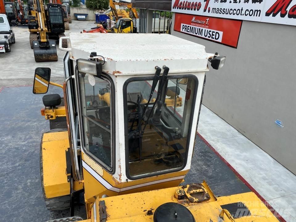 Liebherr L521 Gumikerekes homlokrakodók