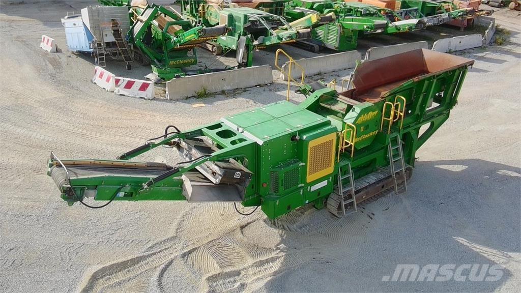 McCloskey J40 V2 Takarmánydarálók