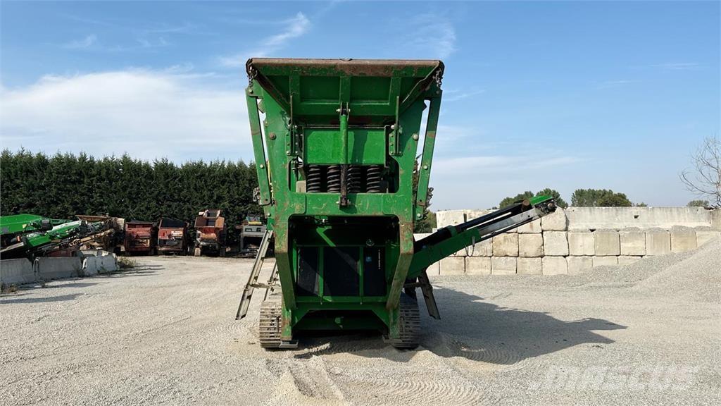 McCloskey J40 V2 Takarmánydarálók