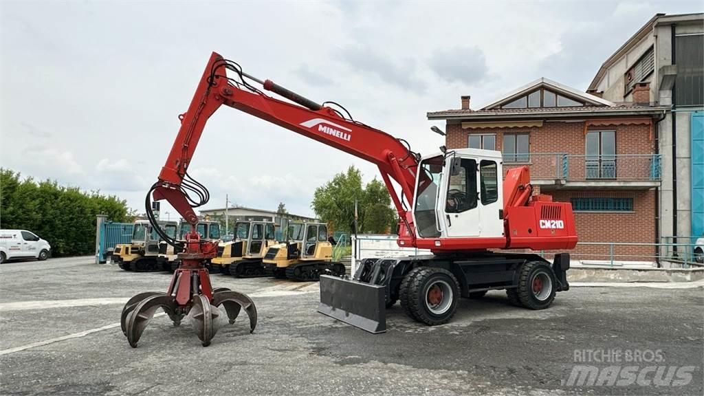 Minelli CM210 Gumikerekes kotrók