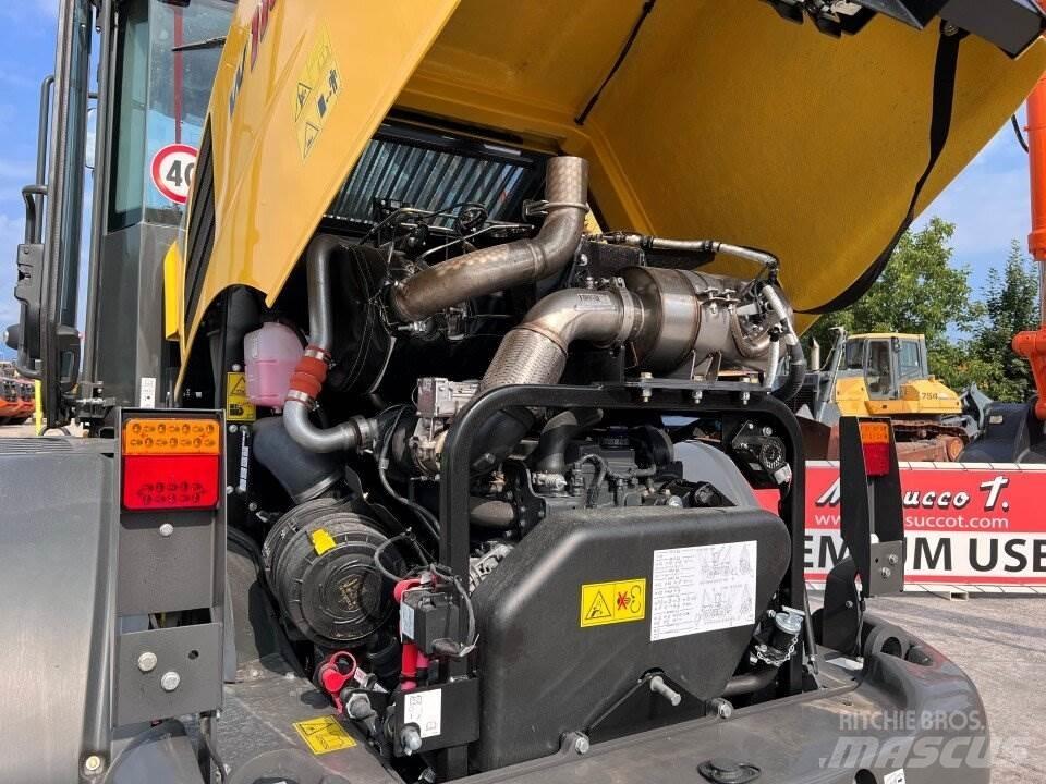 New Holland W110D Gumikerekes homlokrakodók
