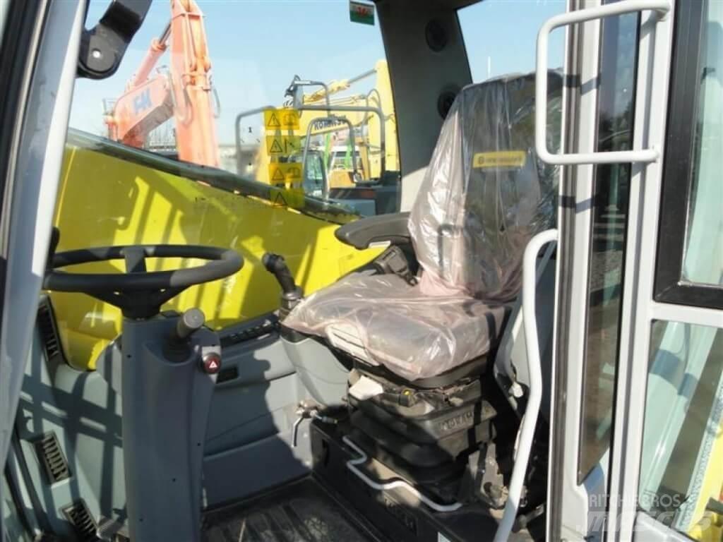 New Holland WE210 Gumikerekes kotrók