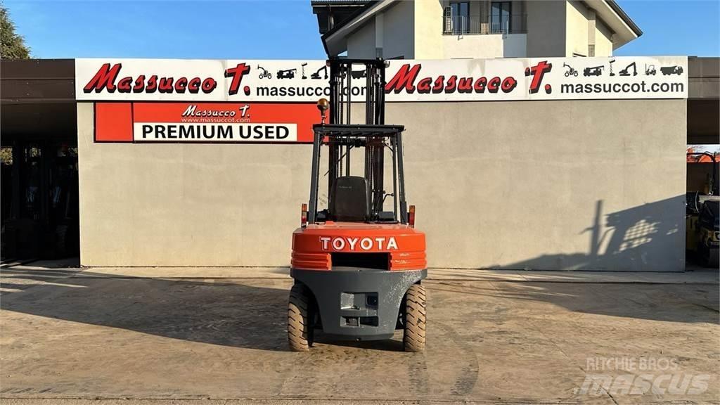 Toyota 02-5FD40 Dízel targoncák