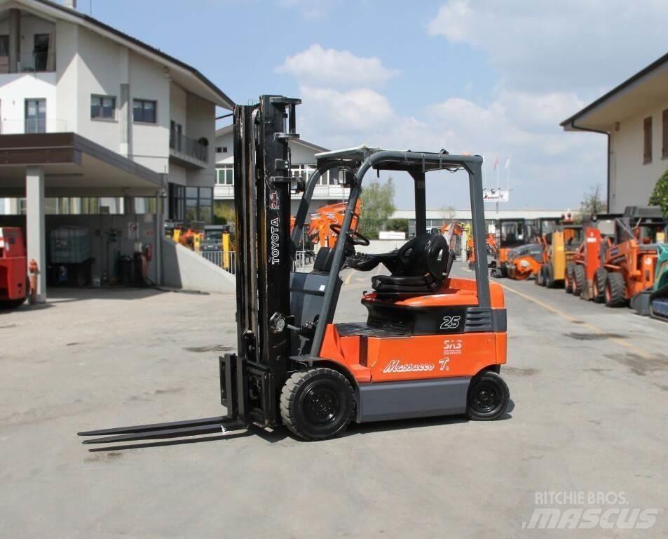 Toyota 7FBMF25 Elektromos targoncák