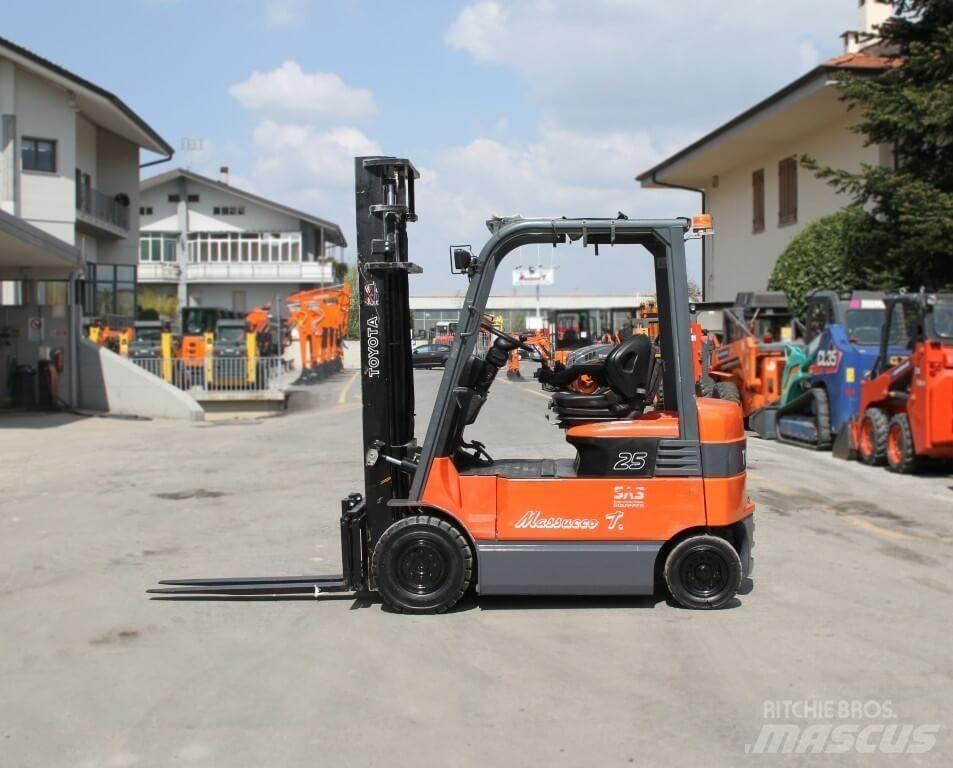 Toyota 7FBMF25 Elektromos targoncák