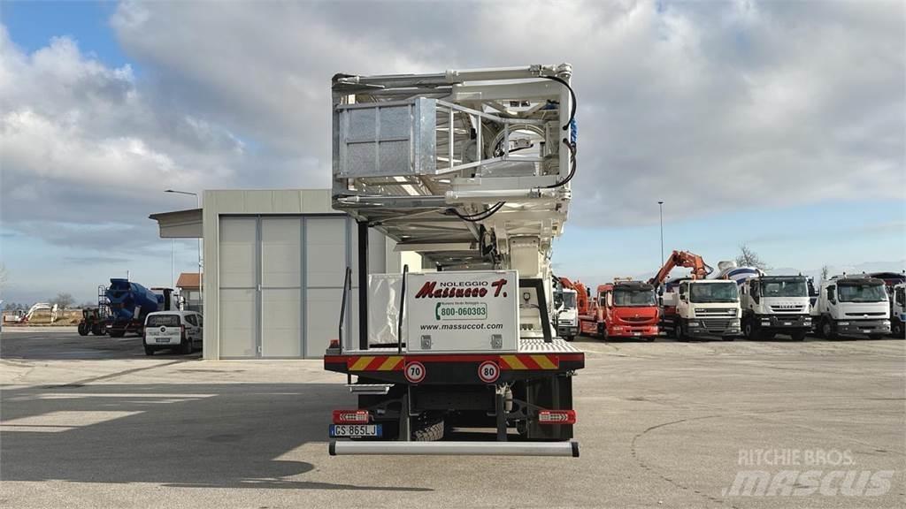 Volvo FM 11 BARIN 6x4 Teherautóra szerelt emelők és állványok