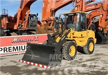 Volvo L30G Gumikerekes homlokrakodók