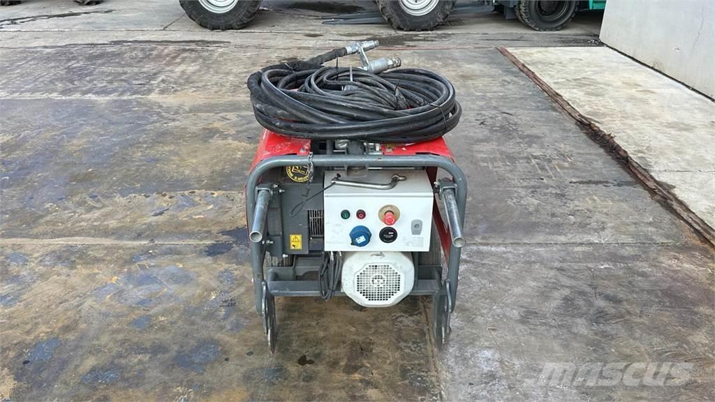 Wacker Neuson HPU8 Fénytornyok