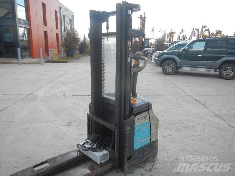 Crown ES 4000 Alacsony emelőkocsi